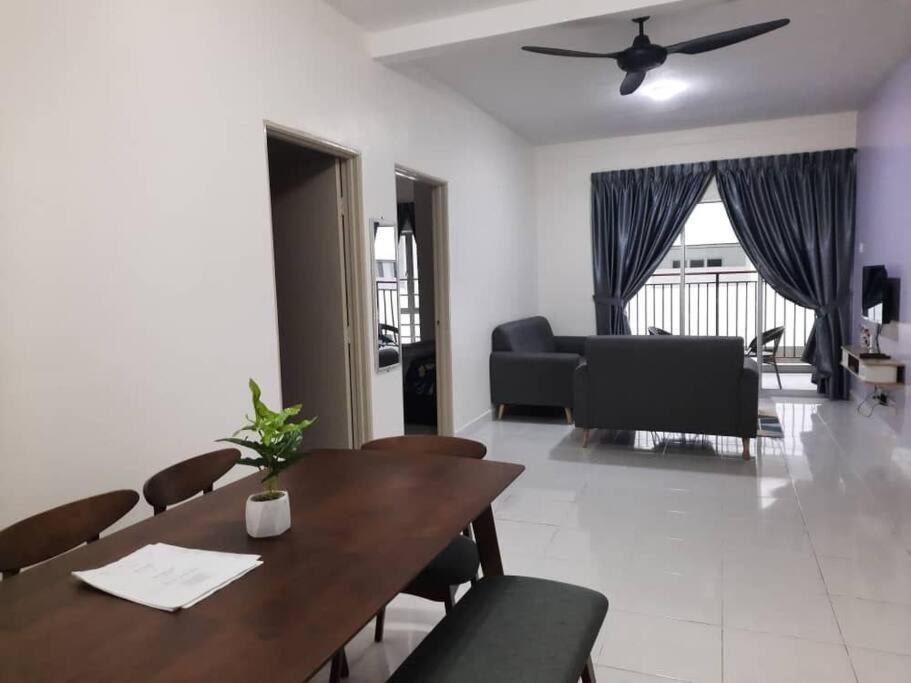 Bc Homestay @ Emerald Avenue Apartment, Бринчанг Екстер'єр фото